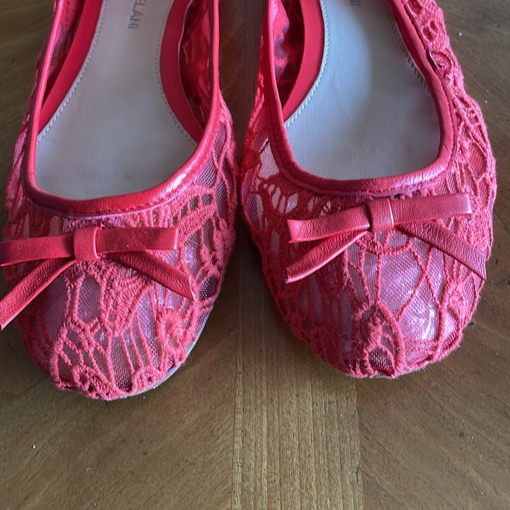 ❤️Red Lace Antonio Milano Flats Size 9 ❤️ - Picture 4 of 9